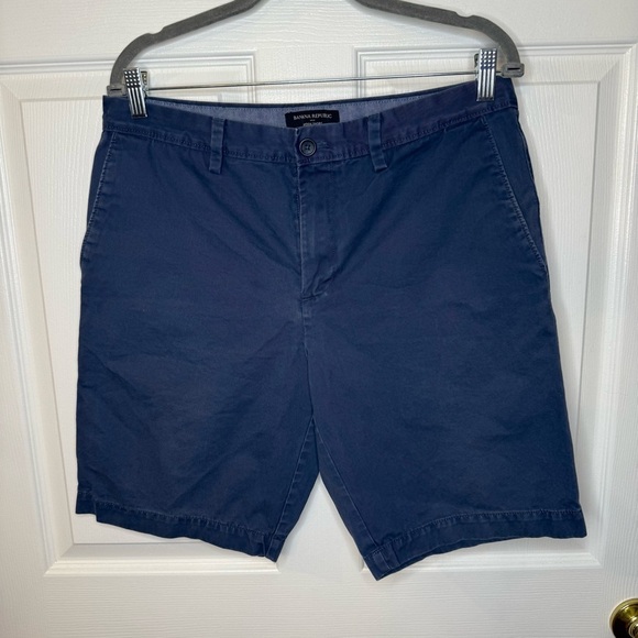 Banana Republic Blue Flat Front Aiden Short Size 32 Waist GUC - Picture 1 of 5